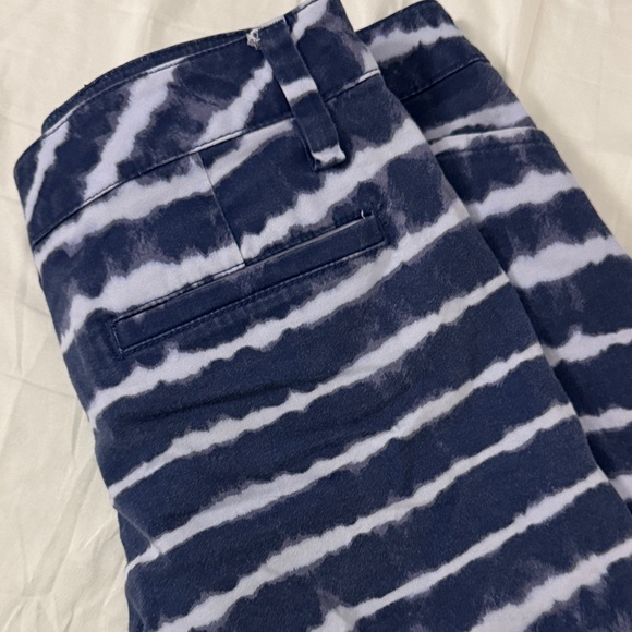 Land’s End Navy Tie-Dye Women's Shorts size 4 EUC - Picture 3 of 4